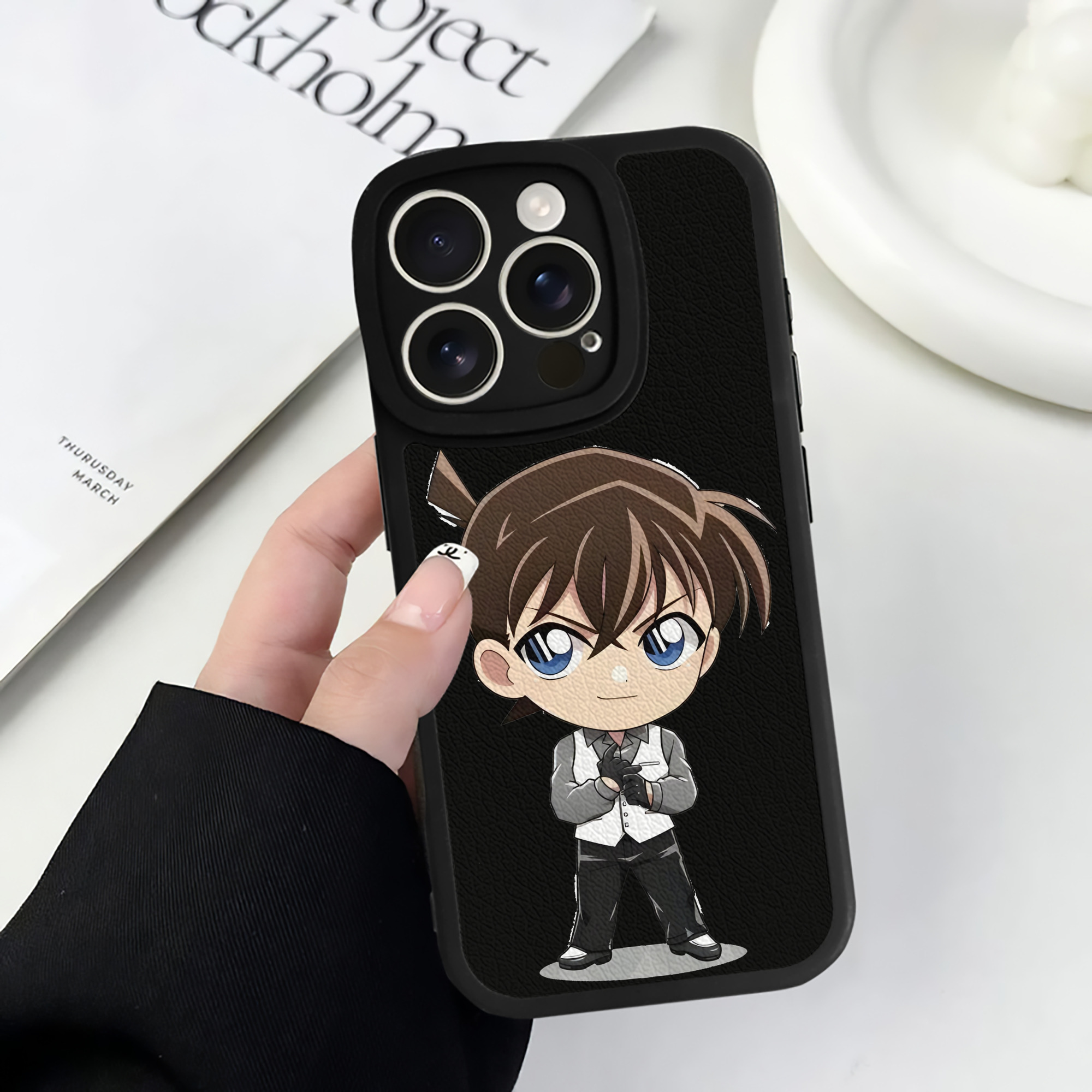 （画像用） 名探偵コナン 江戸川 コナン Detective Conan Conan Edogawa 【iPhone 16シリーズ対応】シリコンスマホケース（レザー調） 材質：シリコン